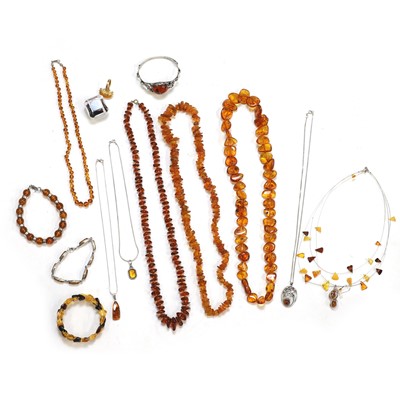 Lot 413 - A collection of amber jewellery