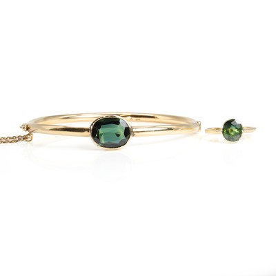 Lot 157 - A green sapphire hinged bangle and a matching ring