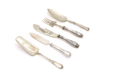 Lot 27 - A group of silver handled serving flatware