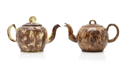 Lot 86 - A Whieldon pottery teapot