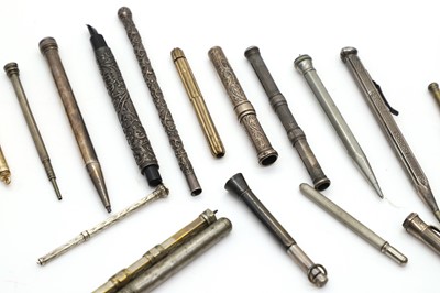 Lot 81 - A group of propelling pens and pencils