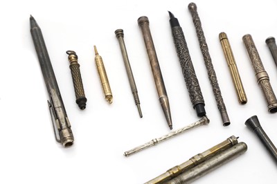 Lot 81 - A group of propelling pens and pencils