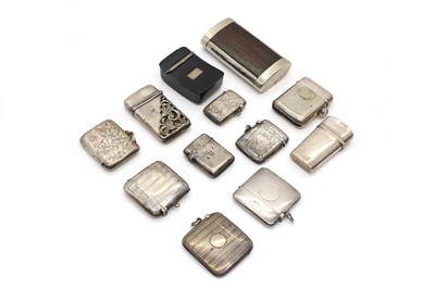 Lot 83 - A group of silver vesta cases and snuff boxes