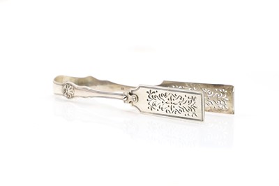 Lot 85 - A pair of George IV asparagus tongs