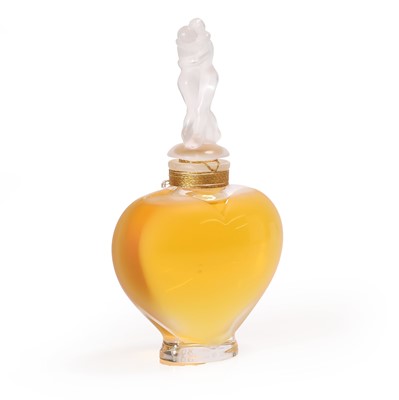 Lot 577 - A Lalique Flacon 1997 edition 'Amour' perfume bottle