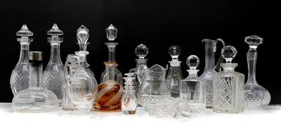 Lot 332 - A collection of thirteen glass decanters