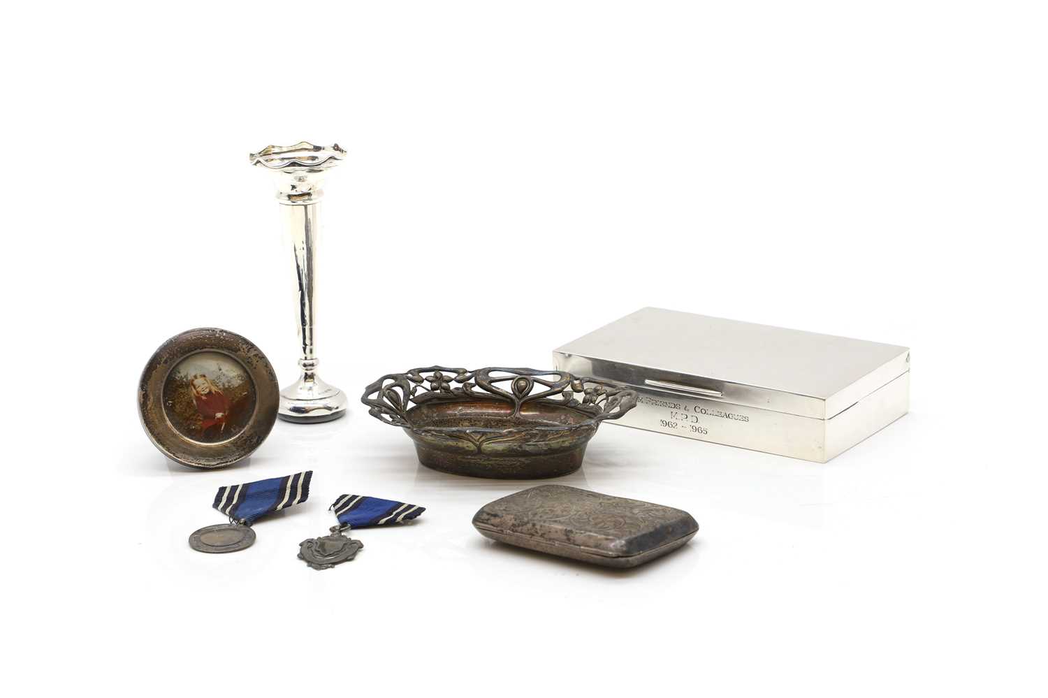 Lot 38 - A collection of silver items