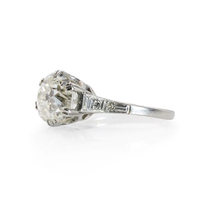 Lot 57 - A large diamond single stone ring, c.1920