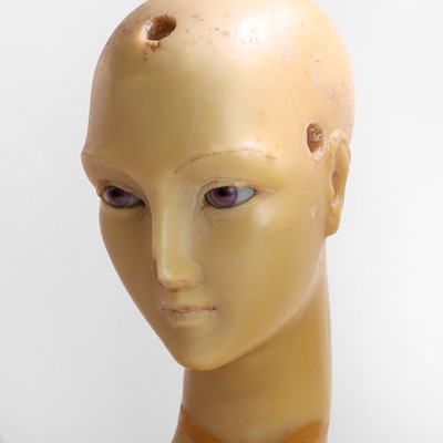 Lot 491 - A wax millinery mannequin head