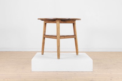 Lot 77 - A pine cricket table
