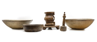 Lot 312 - A collection of treen