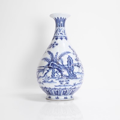 Lot 362 - A Chinese blue and white yuhuchun vase