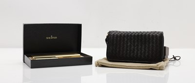 Lot 333 - A Sheaffer gold plated fountain pen