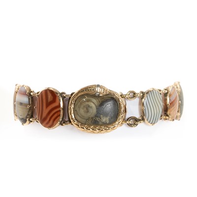 Lot 4 - A Georgian hardstone panel bracelet with a memorial clasp