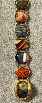Lot 4 - A Georgian hardstone panel bracelet with a memorial clasp
