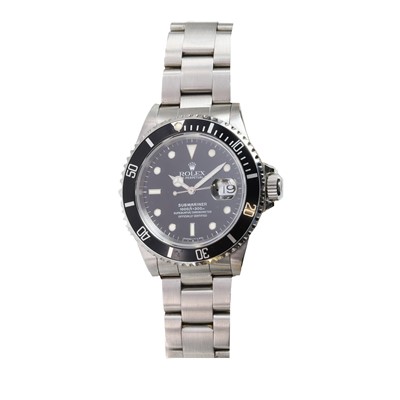 Lot 354 - A gentlemen's stainless steel Rolex Submariner automatic bracelet watch, c.1993