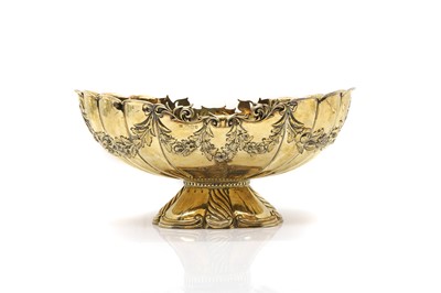 Lot 27 - A Victorian silver gilt presentation bowl