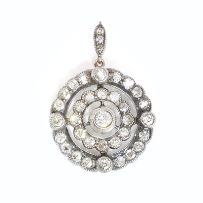 Lot 19 - A Victorian diamond cluster pendant