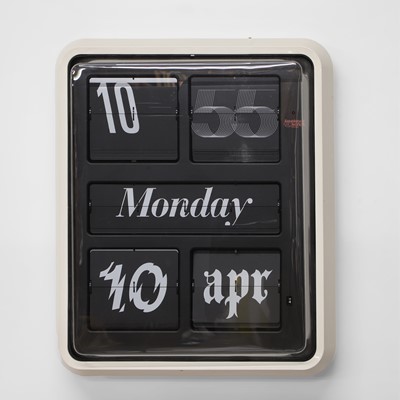 Lot 401 - A 'Font Clock'