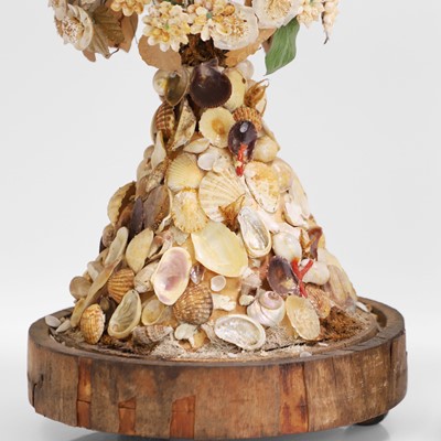 Lot 279 - A pair of seashell dioramas