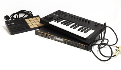 Lot 256 - A Komplete Kontrol A25 synthesiser