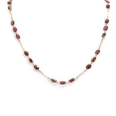 Lot 221 - A rhodolite garnet necklace