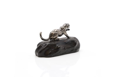 Lot 54 - A Patrick Mavros silver leopard