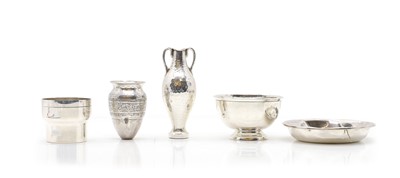 Lot 48 - A collection of silver items