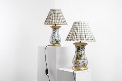Lot 406 - A pair of decalcomania table lamps
