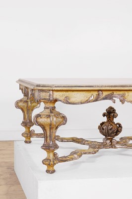 Lot 449 - A painted and parcel-gilt wooden low table