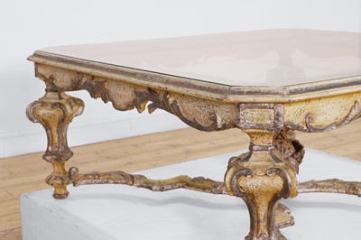 Lot 449 - A painted and parcel-gilt wooden low table