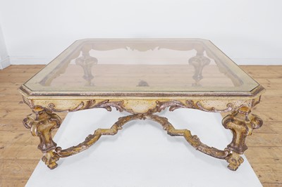 Lot 449 - A painted and parcel-gilt wooden low table