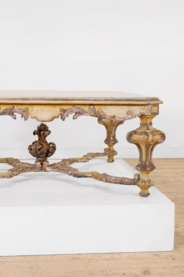 Lot 449 - A painted and parcel-gilt wooden low table