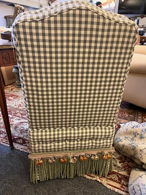 Lot 420 - A pair of side chairs by Kingcome