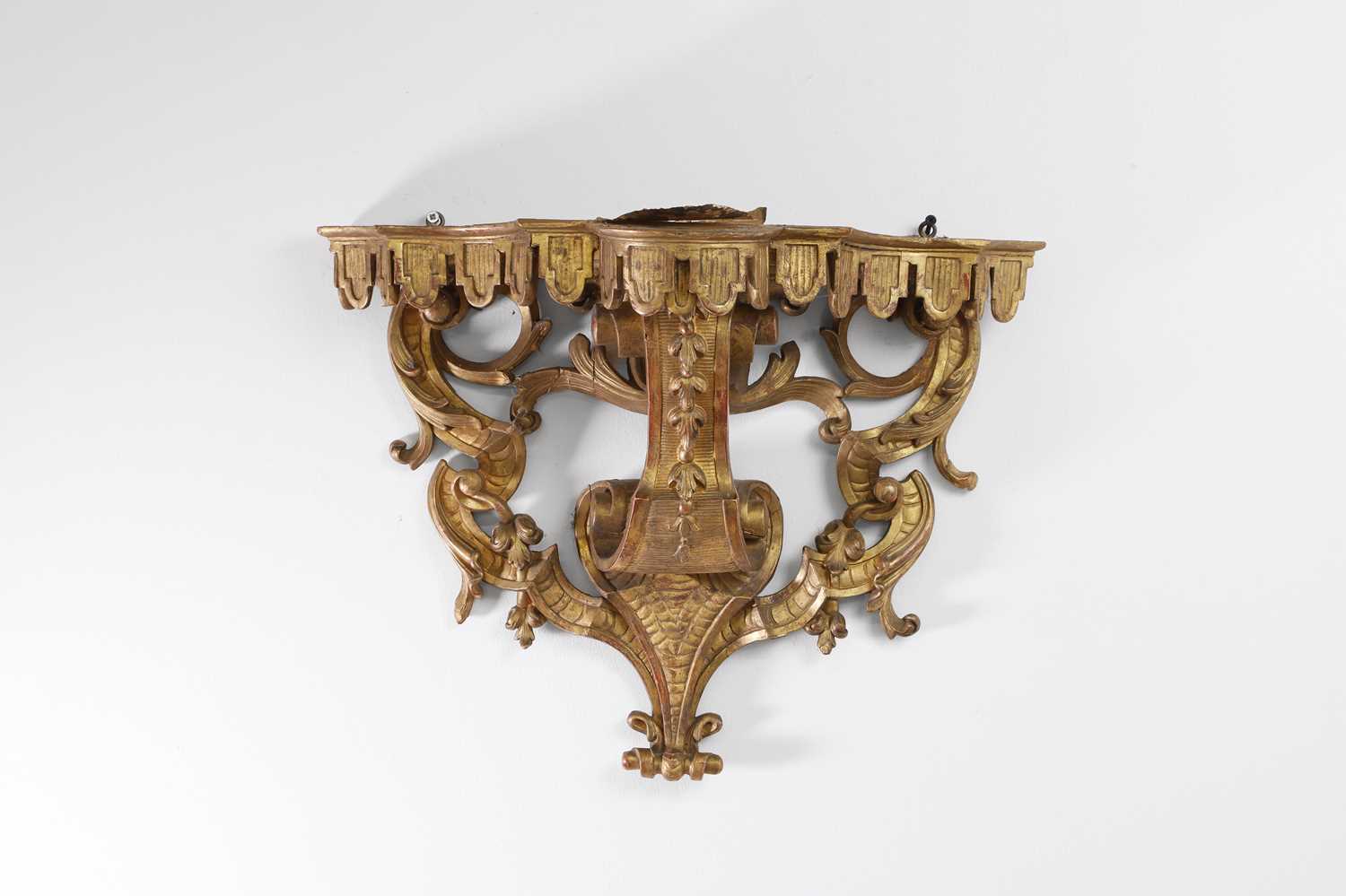 Lot 442 - A giltwood wall bracket