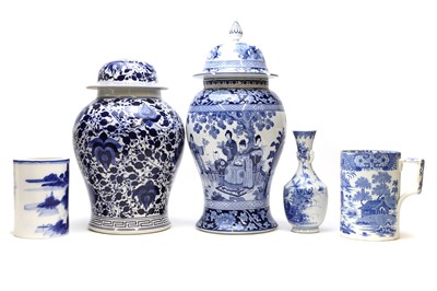 Lot 253 - A collection of blue and white