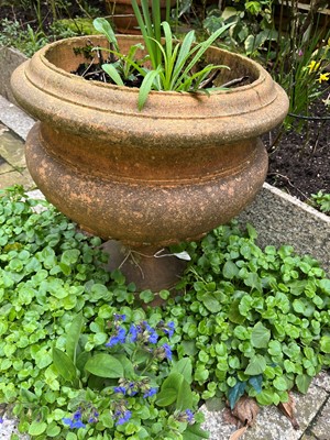 Lot 721 - A pair of reconstituted stone garden urns