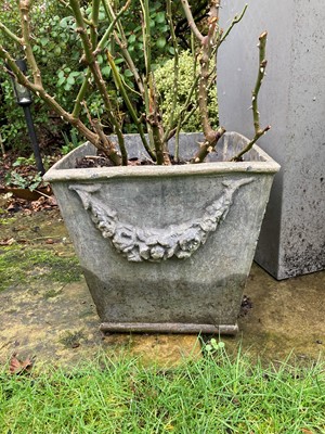 Lot 711 - A pair of small lead planters