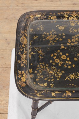 Lot 409 - A papier mâché japanned tray top table