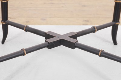 Lot 409 - A papier mâché japanned tray top table