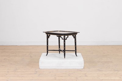 Lot 409 - A papier mâché japanned tray top table