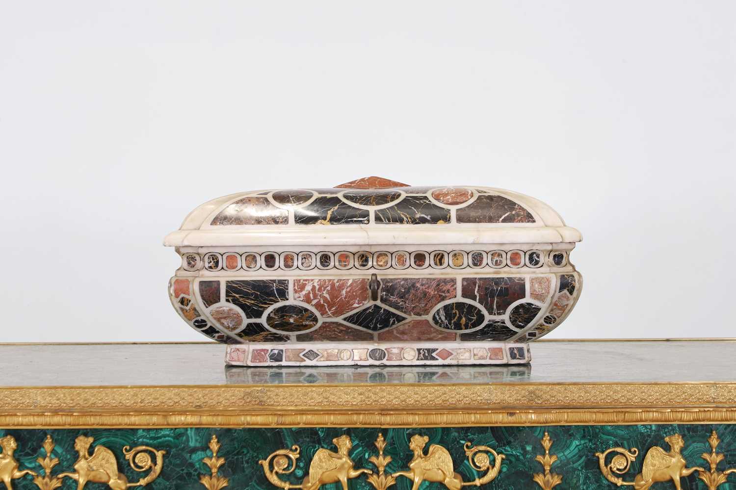 Lot 586 - A specimen marble casket