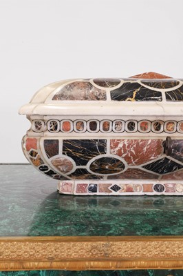 Lot 586 - A specimen marble casket