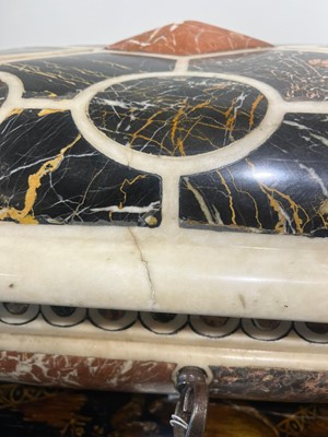 Lot 586 - A specimen marble casket