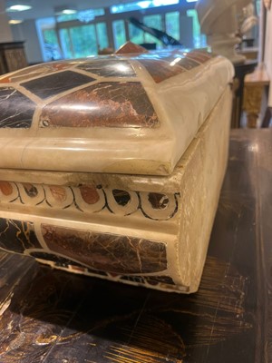 Lot 586 - A specimen marble casket