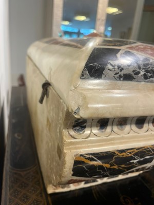 Lot 586 - A specimen marble casket