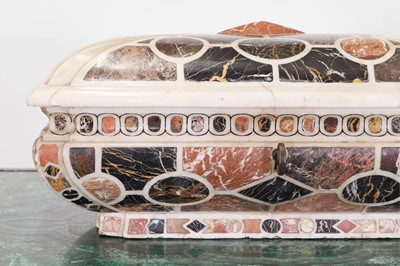 Lot 586 - A specimen marble casket