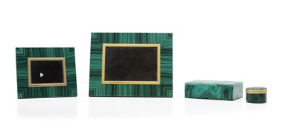 Lot 302 - A collection of malachite items