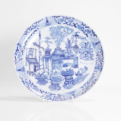 Lot 89 - A Chinese export blue and white plate