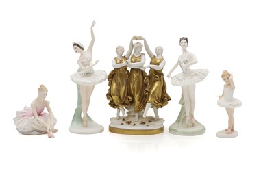 Lot 100 - A Naples porcelain figure group